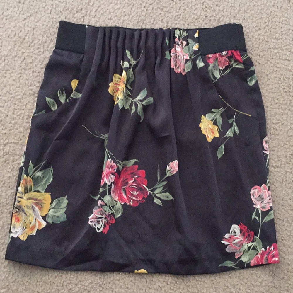 Arden B Black Floral Pocketed Skirt Size: S